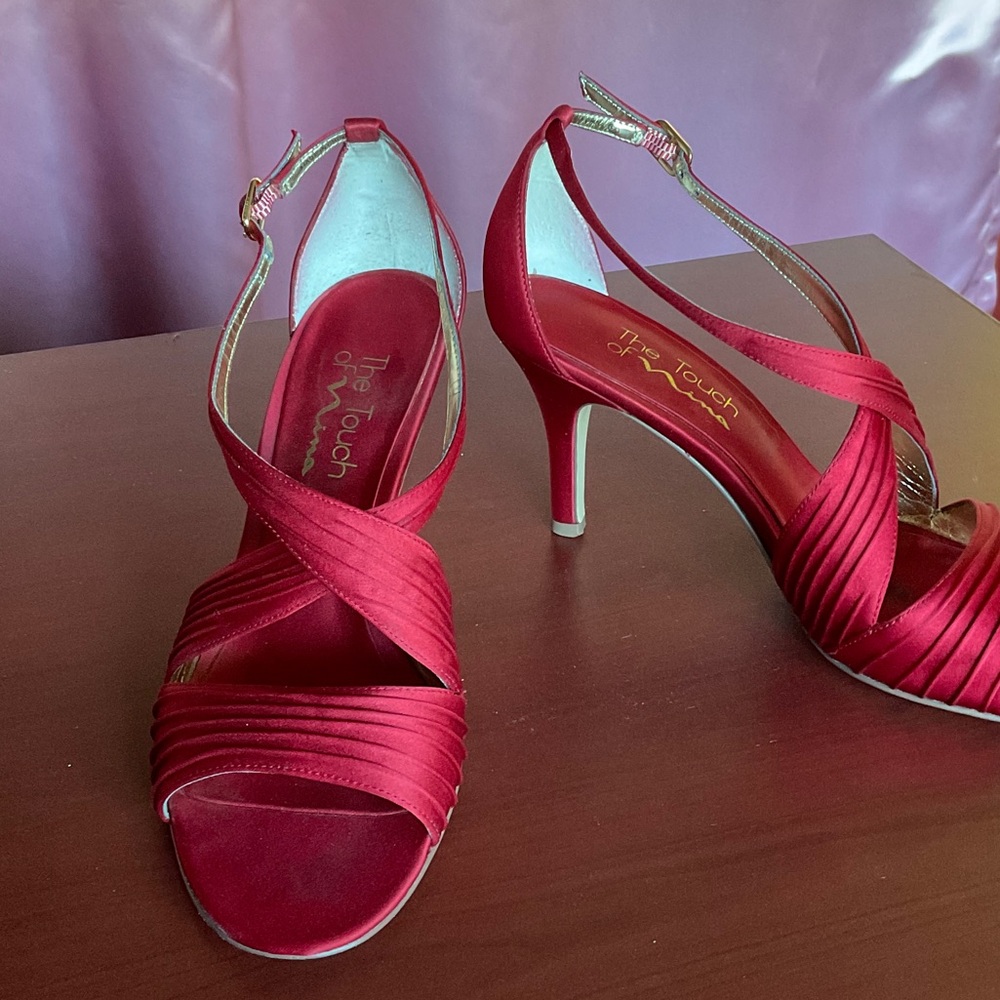 EUC Nina deep red satin evening sandals heels size 7